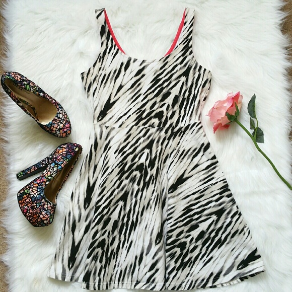 Express Dresses & Skirts - EXPRESS Zerbra Print Dress Size Medium